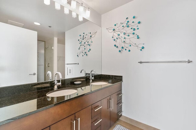 Building Photo - 1324 Champa St