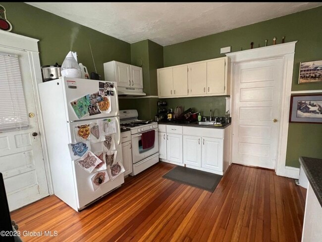 Foto del edificio - 68 W Notre Dame St