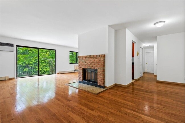 Building Photo - 555 Central Park Ave