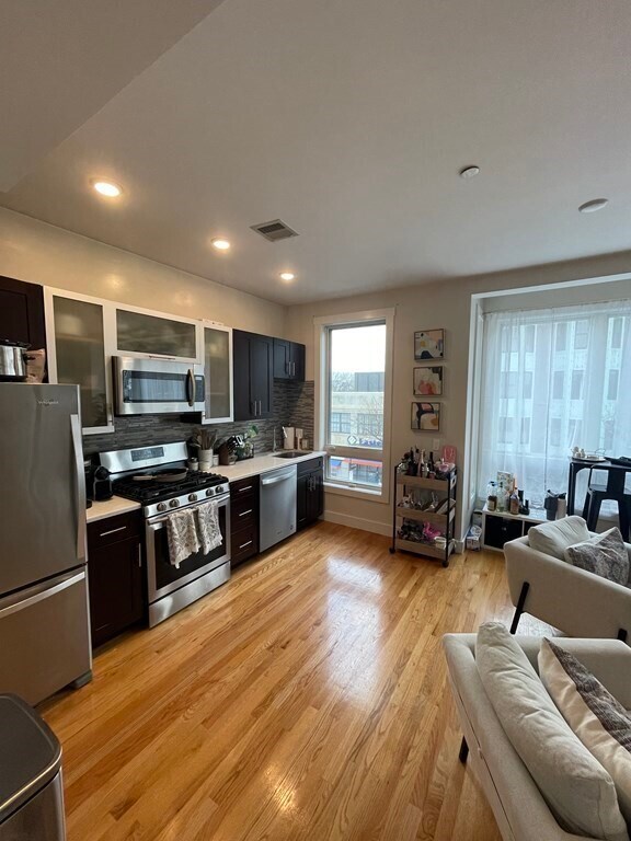 Foto del edificio - 471 W Broadway