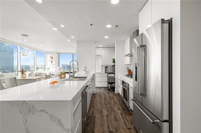 Foto del edificio - 3338 Peachtree Rd NE