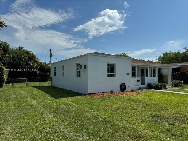 Building Photo - 6060 SW 35th St