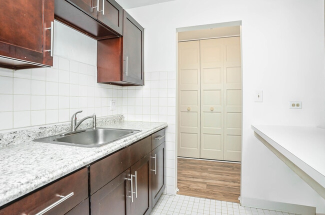 Building Photo - 6 Villa Verde Dr