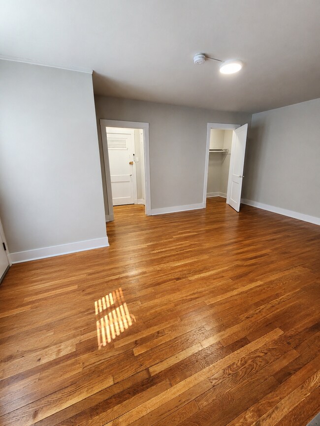 Building Photo - 5862 Forbes Ave
