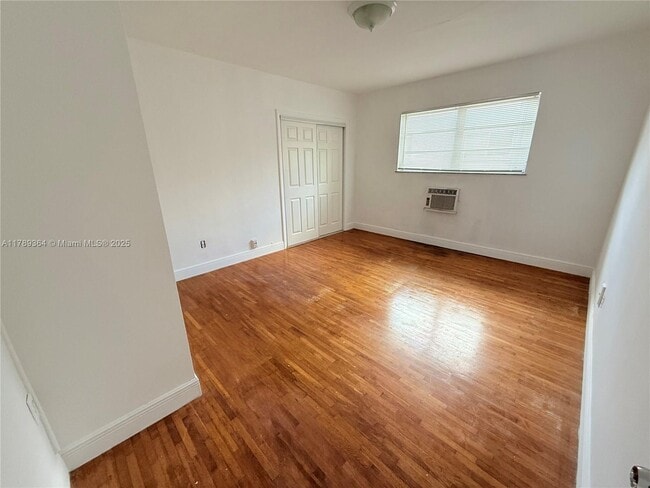 Foto del edificio - 1316 NE 105th St