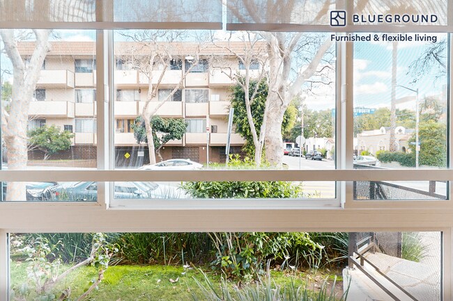 Foto del edificio - 7949 Romaine St