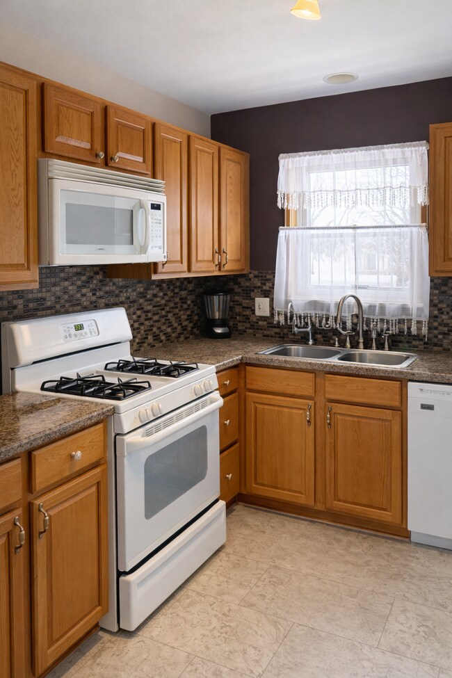 Foto del edificio - 42520 Bishop Rd