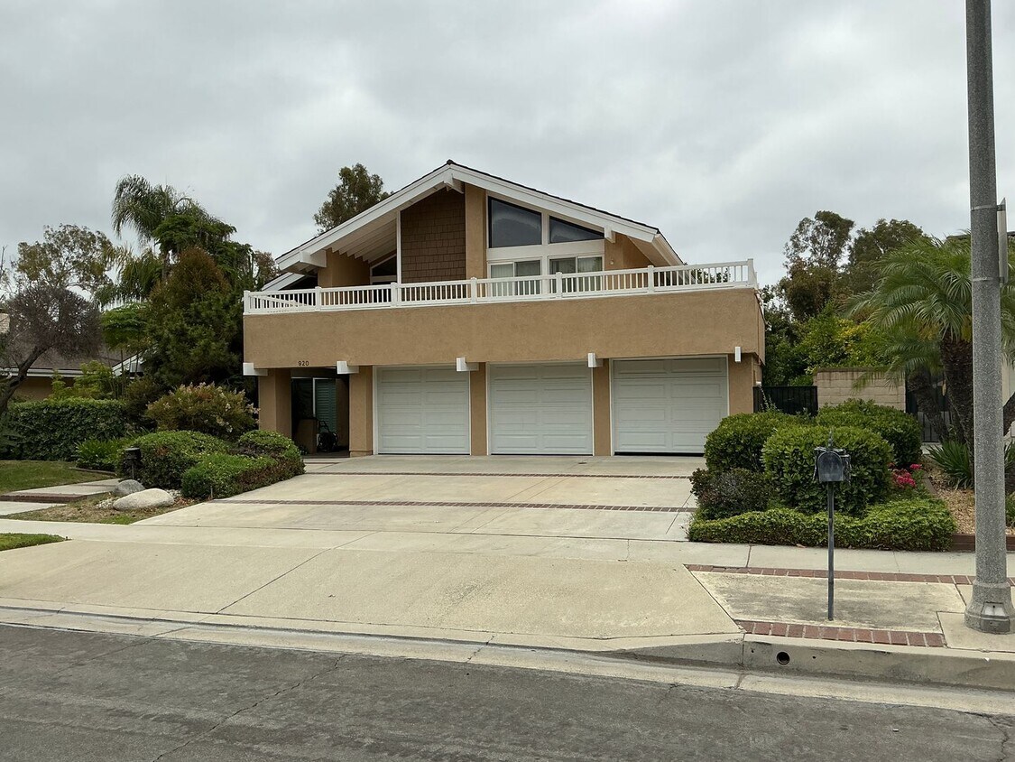 Foto principal - Charming 4 Bedroom 2 Bath 2 Story Home in ...
