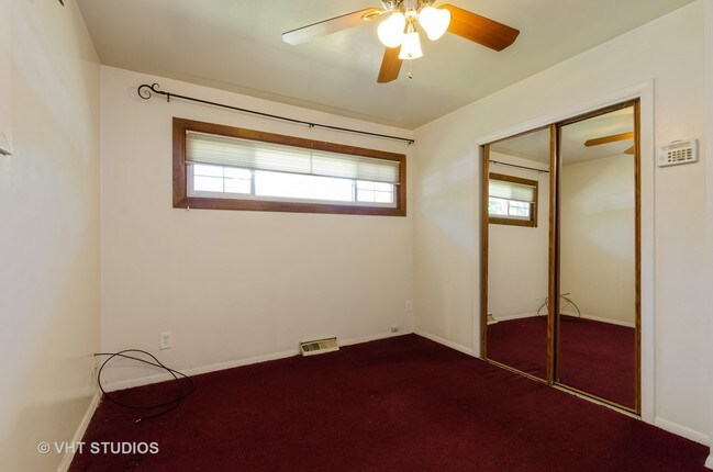 Building Photo - 15555 Park Ln