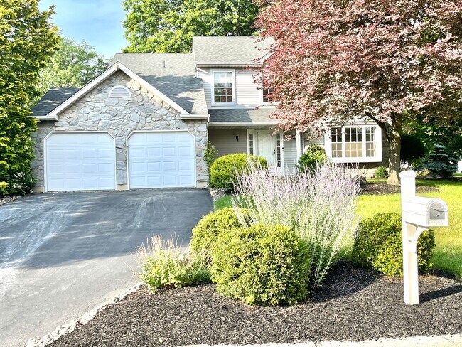 Building Photo - 2 Azalea Cir