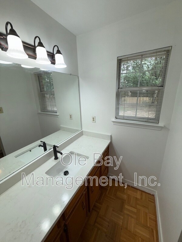 Foto del edificio - 6621 Heritage Woods Ct