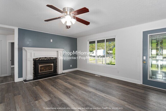 Foto del edificio - Charming Oregon City Home on 1/2 Acre - Fully Fenced Yard!