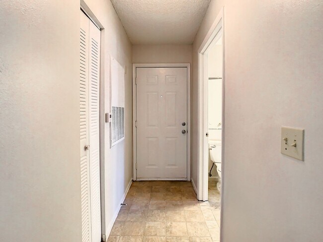 Foto del edificio - Beautiful 1 Bed/ 1 Bath Condo For Rent at ...