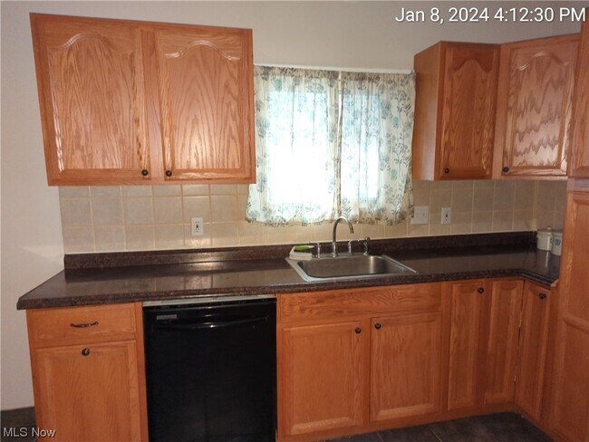 Building Photo - 13723 Saybrook Ave