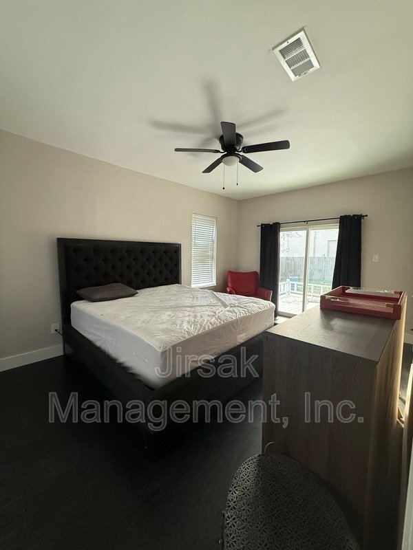 Foto del edificio - 300 16th St SE
