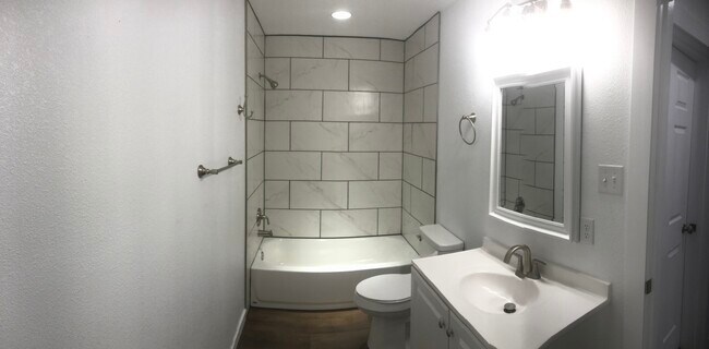 Segundo baño - 106 Matthews St