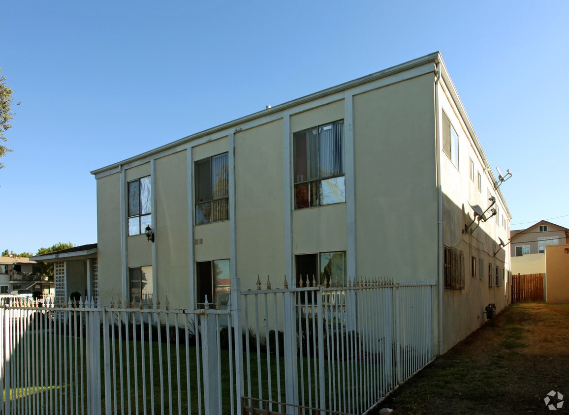 Building Photo - 902 S Citron St