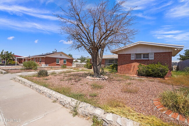 Building Photo - 9532 Waverly Dr