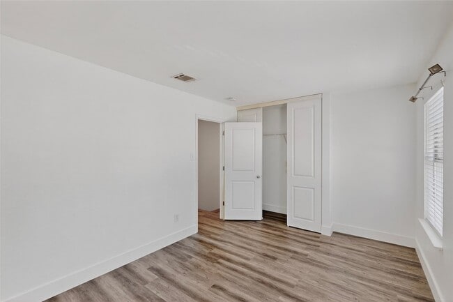 Photo - 46 Abbey Rd Townhome