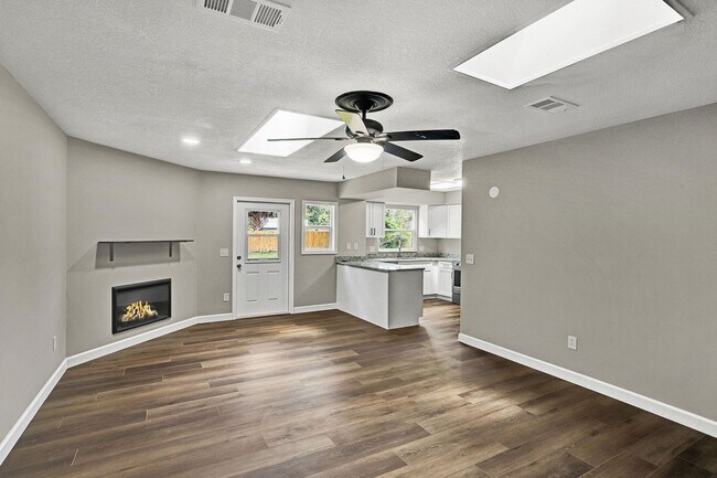 Foto del edificio - Renovated 3 bedroom/ 2 bathroom home in Mandarin