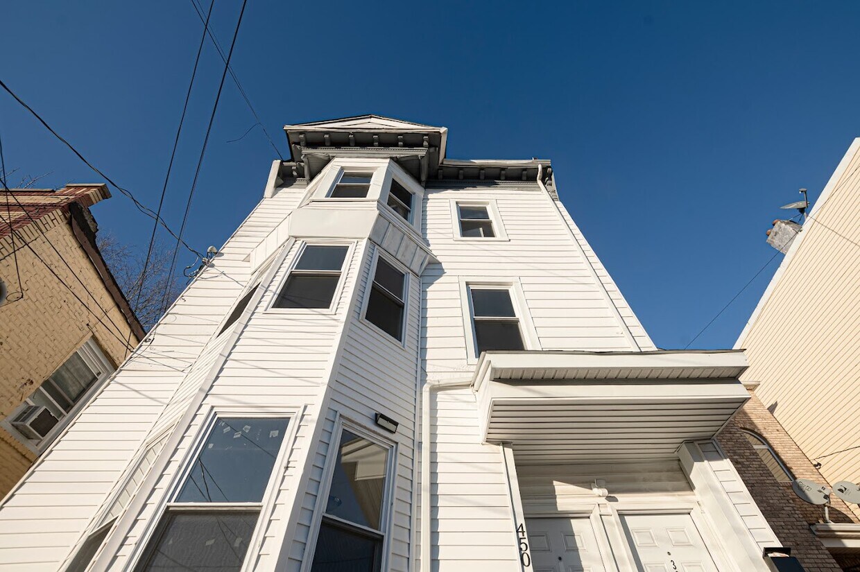 Primary Photo - 450 15th Ave