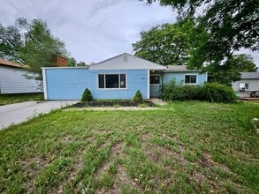 Building Photo - 307 Redwood Dr