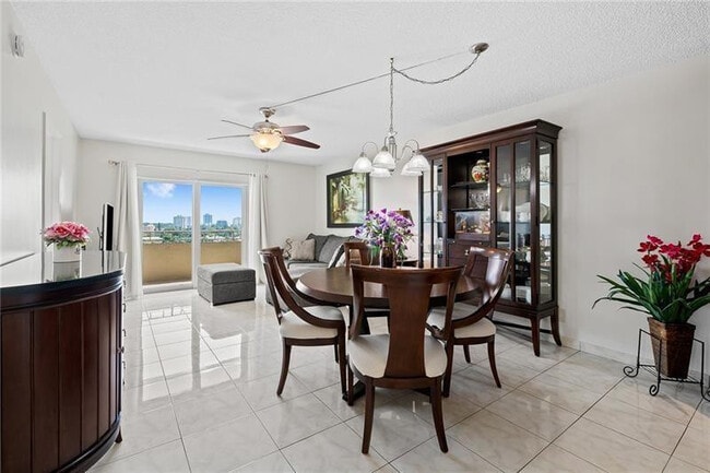 Building Photo - 900 NE 18th Ave