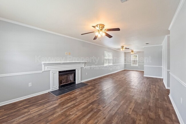 Building Photo - 3933 Miramar Dr Ext