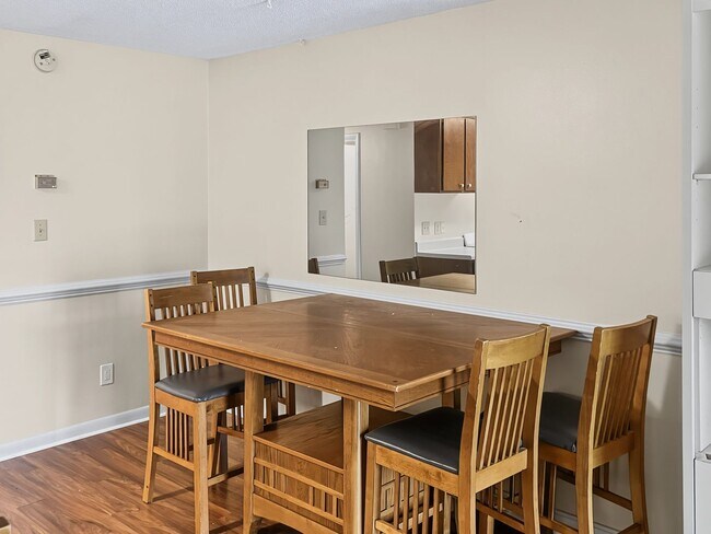 Foto del edificio - 3007 Huntleigh Dr