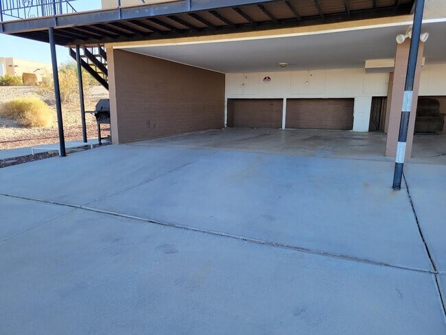 Building Photo - 2031 Chaparral