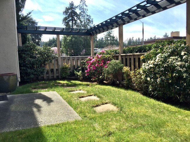 Foto del edificio - Downtown Edmonds Condo Rare 1 bed/1.5 bath...