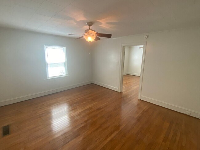 Building Photo - 1011 Clarendon St