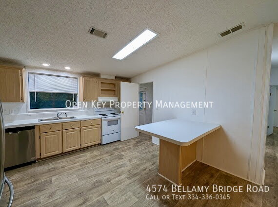 Foto del edificio - 4574 Bellamy Bridge Rd