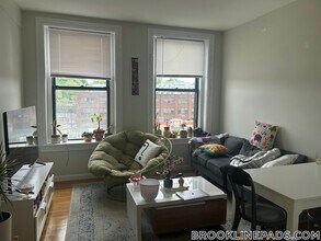 Building Photo - 1932 Beacon St