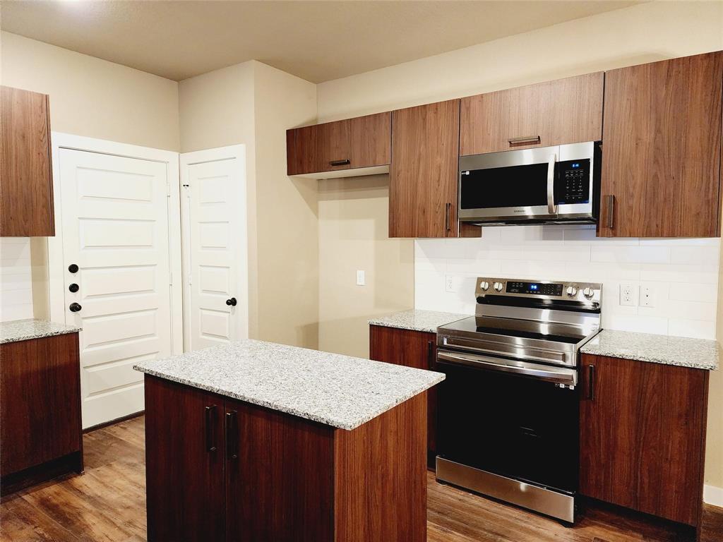 Primary Photo - 9736 Grosbeak Ln