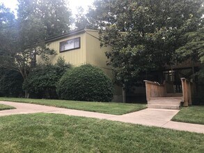 Building Photo - 611 Pine Ridge Pl