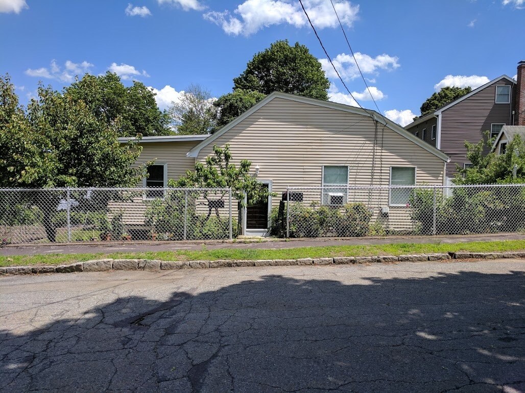 Primary Photo - 110 Williams St