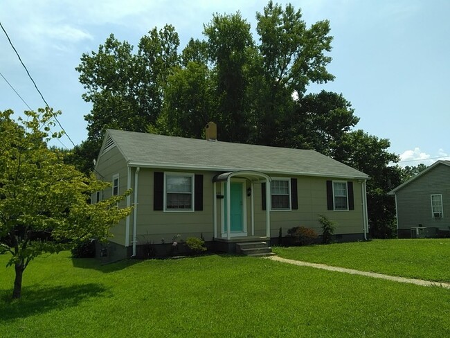 Building Photo - Newly Renovated home in Mebane