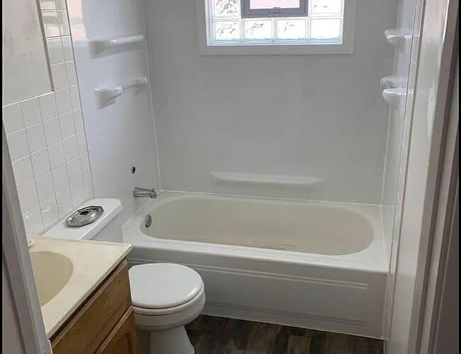 Building Photo - 1110 S Blaine Ave