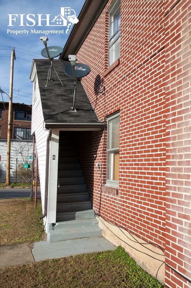 Building Photo - 143 Broad St