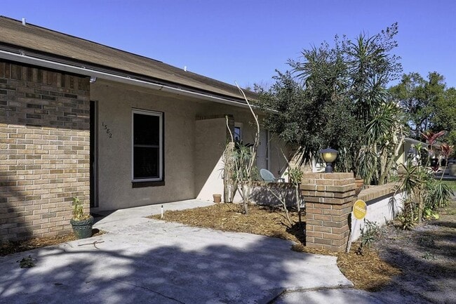 Building Photo - 1382 Hendren Dr