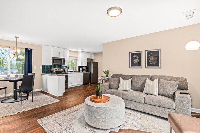 Foto del edificio - 18431 Sharon Ln