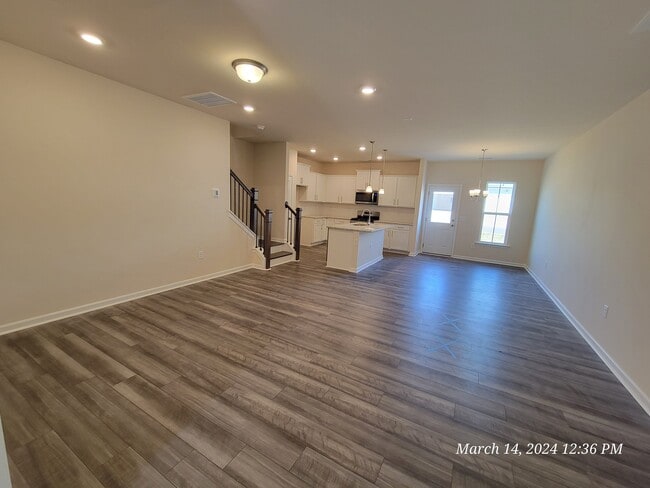 Building Photo - 424 Glen Clova Dr
