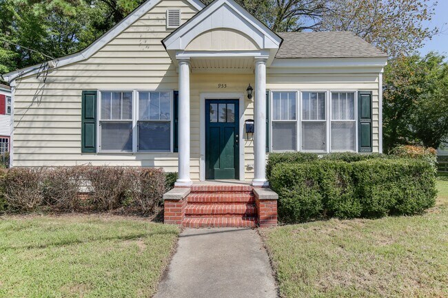 Foto del edificio - 955 Poquoson Ave