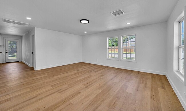 Building Photo - Newly Remodeled 2BD 1BA Home in Waco