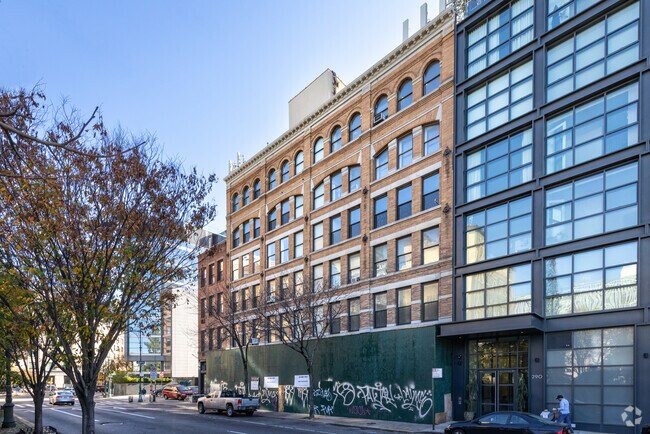Building Photo - 530 Canal St
