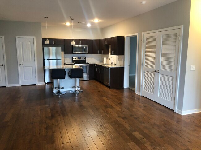 Bar stools can remain if renter chooses. - 1124 Litton Ave