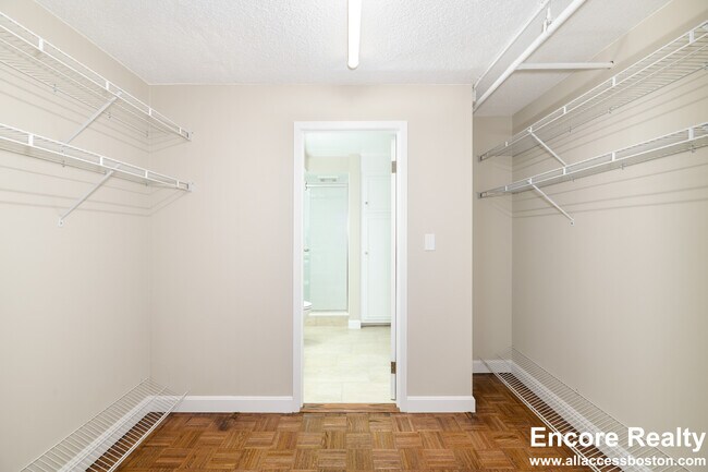 Building Photo - 1521 Beacon St