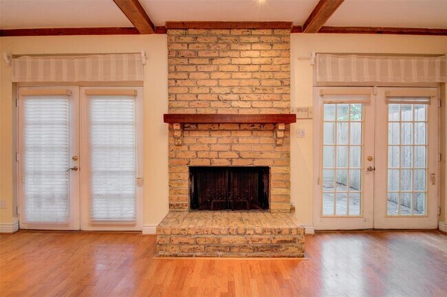 Foto del edificio - 7505 Memorial Woods Dr