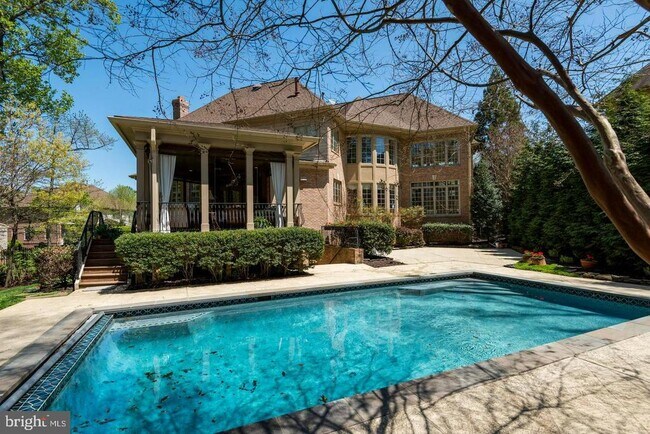 Foto del edificio - 1550 Shelford Ct